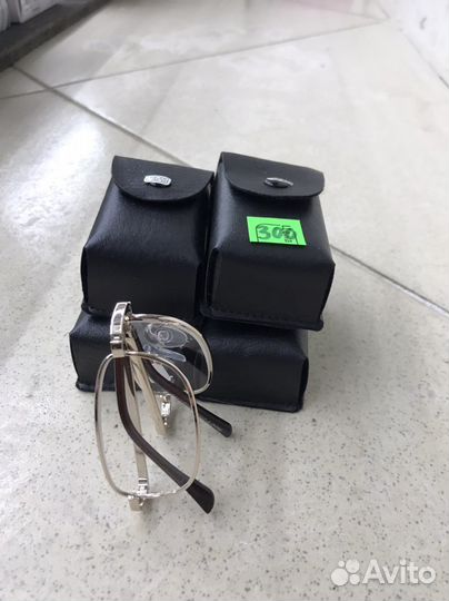 Очки с футляром