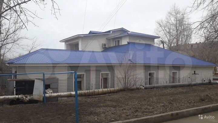 Коммерческое здание с участком, 207 м²
