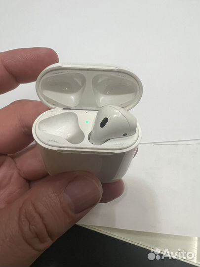 AirPods (2) A2031 кейс и правый наушник