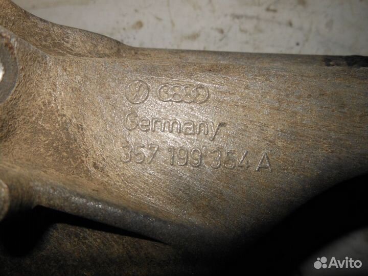 Кронштейн двигат. задний VW Passat (B3) 1988-1993