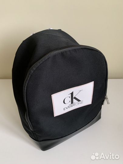Стильный и вместительный рюкзак Calvin Klein