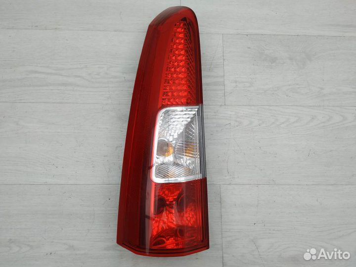 Фонарь левый 30655374 Volvo V70