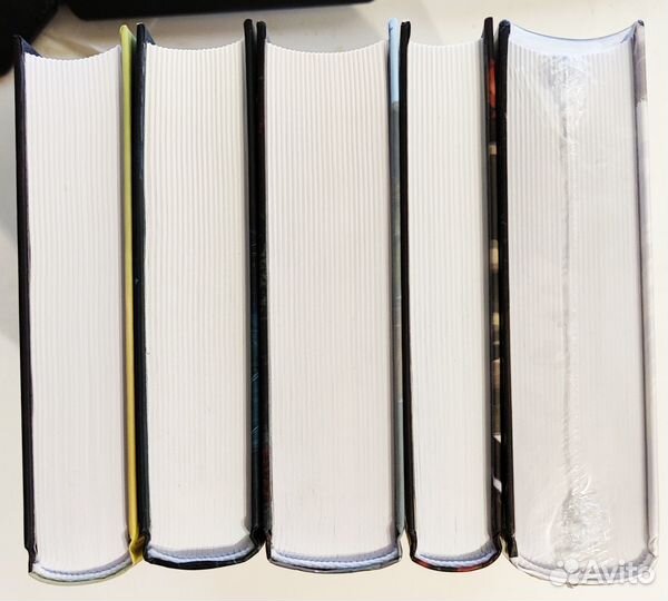 Брайан Стейвли - Вселенная Хроник Нетёсаного трона