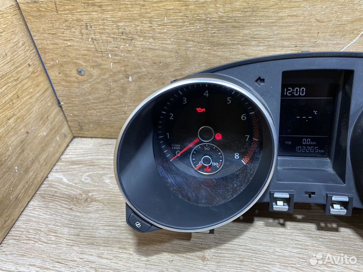 Панель приборов Volkswagen Golf 6 бензин 1121128