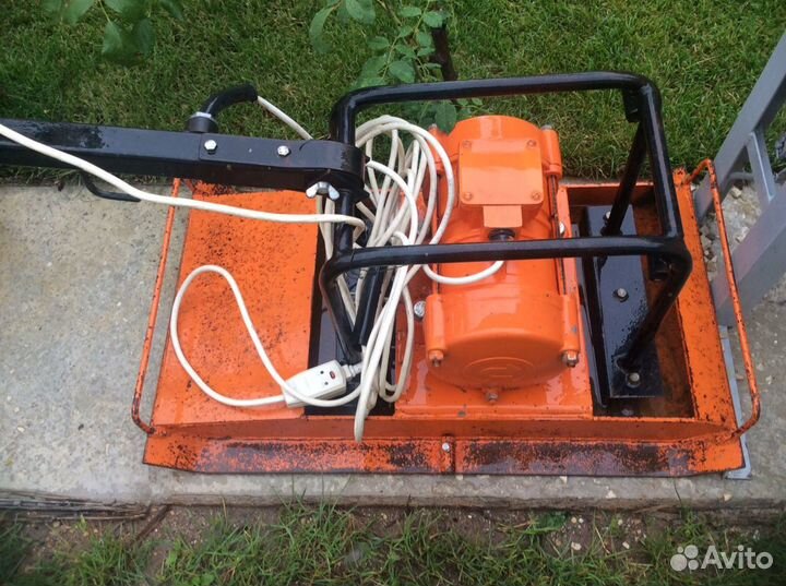 Трамбовка грунта виброплита