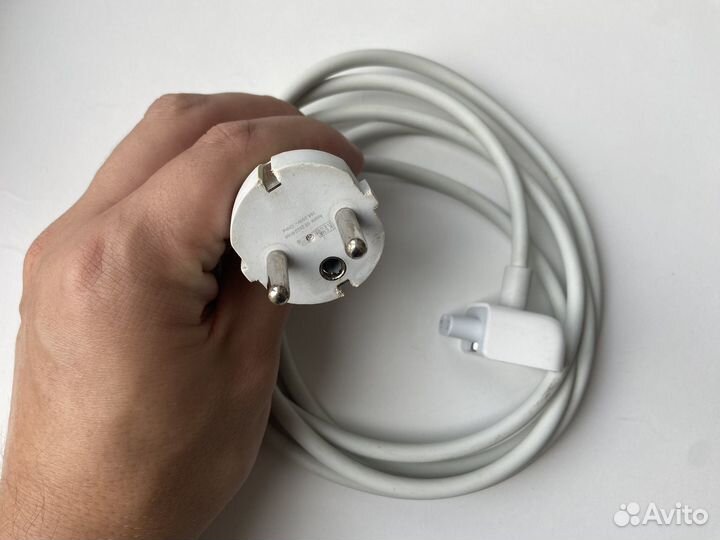 Разные провода для Apple Macbook