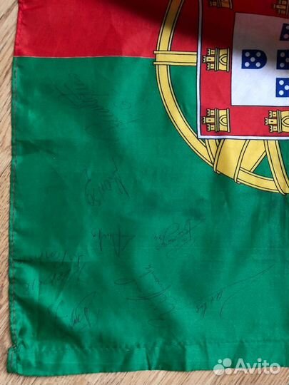 Флаг Португалии с автографами футболистов сборной