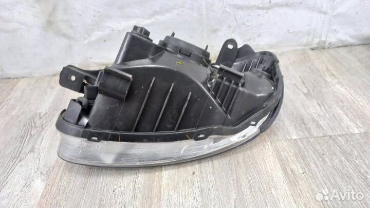 Фара передняя правая Hyundai Accent 3 2007