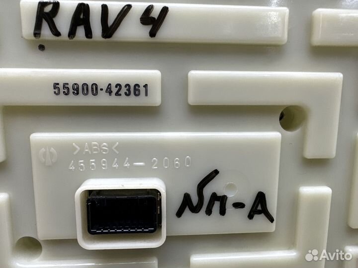 Блок управления климатом Toyota RAV4 (30)