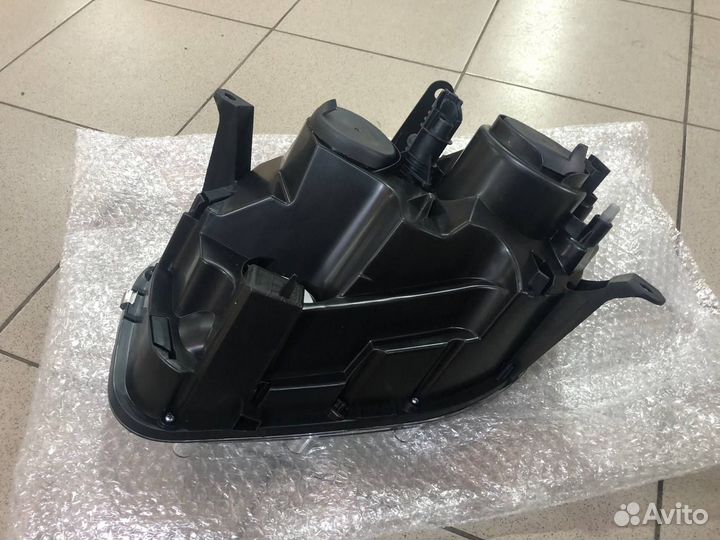 Фара (правая) Renault Duster от 2015 года