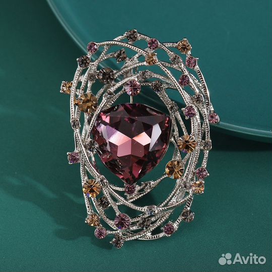 Шикарная брошь с камнями новая