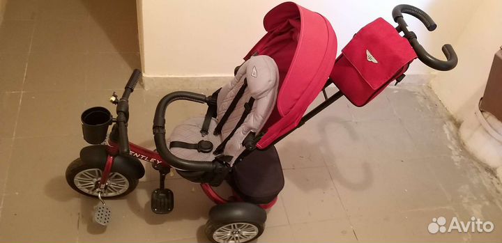 Велосипед с родительской ручкой Bentley