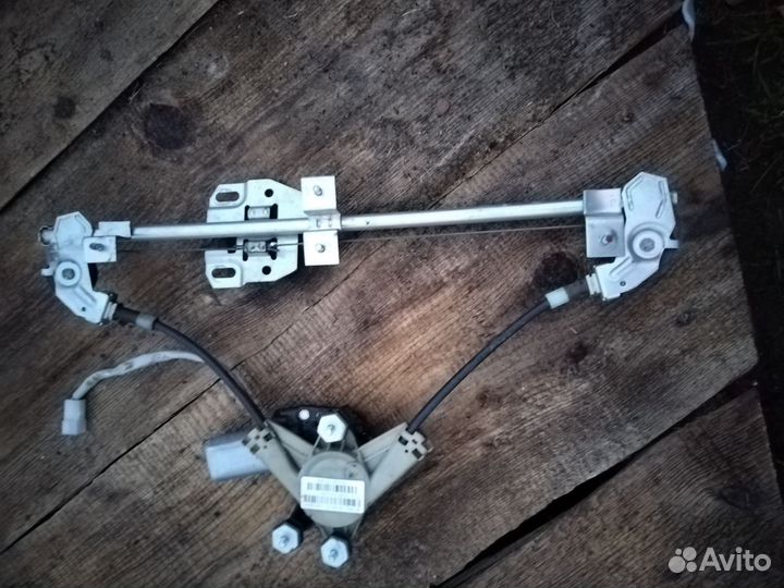 Стеклоподъемник лада