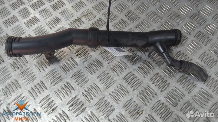 Патрубок (трубопровод, шланг) Volkswagen Golf 5