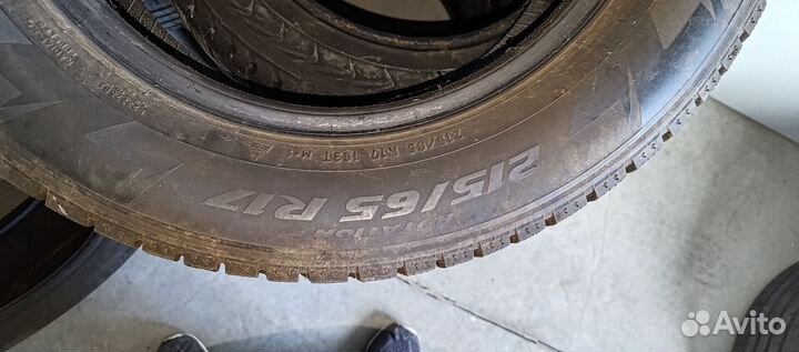 Pirelli Ice Zero 215/65 R17