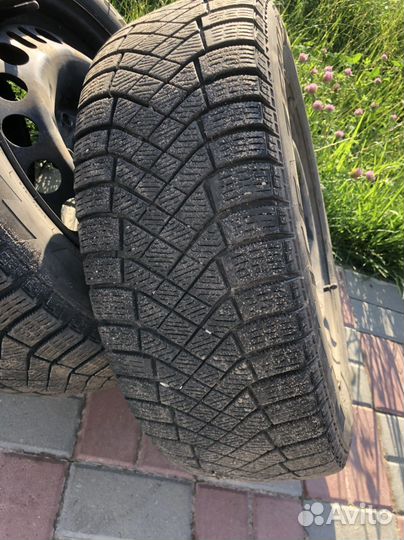 Pirelli Ice Zero FR 205/60 R16