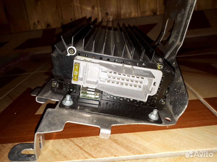 Усилитель звука base на мерседес