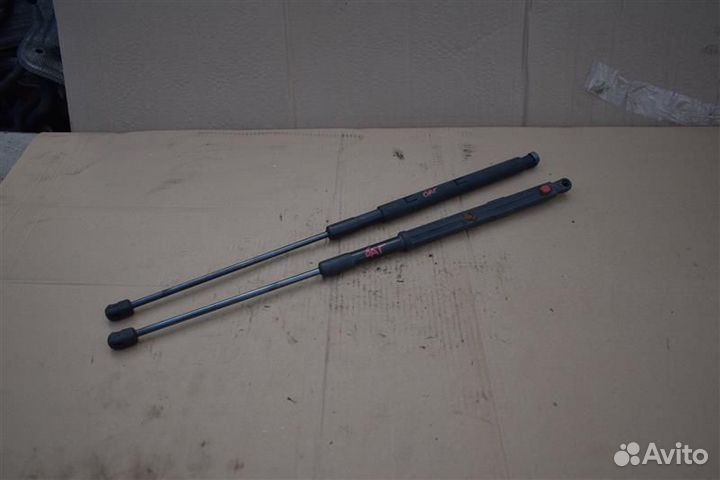 Амортизатор крышки багажника Mercedes-Benz Ml