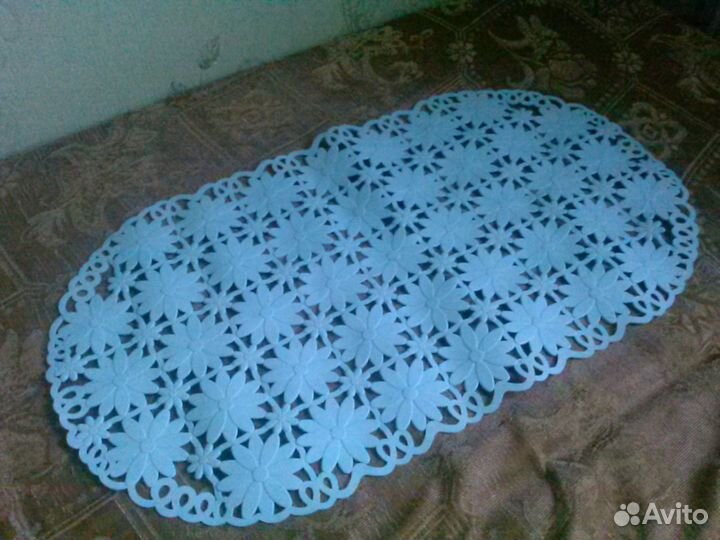 Детское сиденье, коврик, штора и лампа