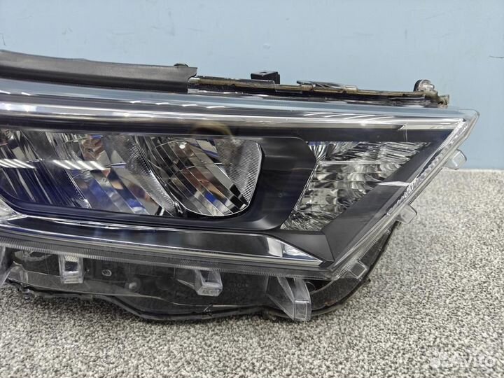 Фара правая toyota RAV4 XA50 2018-2023