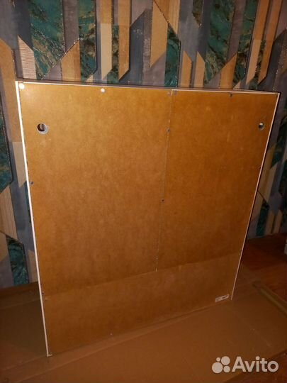 Навесной шкаф с зеркалом