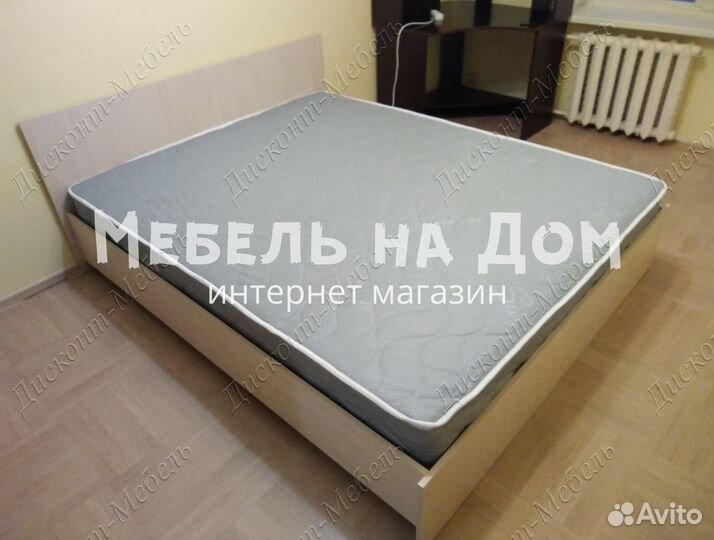 Кровать с матрасом