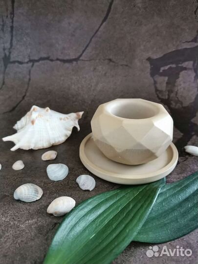 Кашпо или подсвечник из гипса