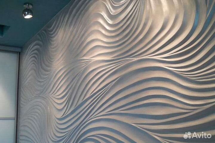 Барельеф на фасаде здания и внутри помещения