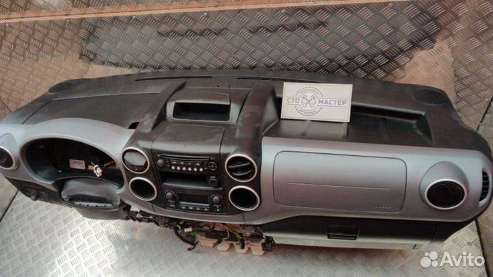 Торпедо Peugeot Partner 1.6