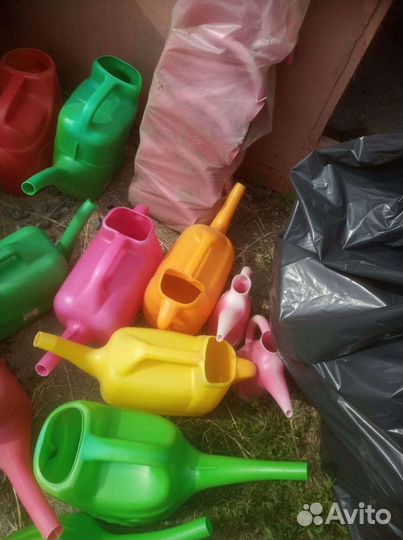 Лейки садовые от 5 л до 12 л