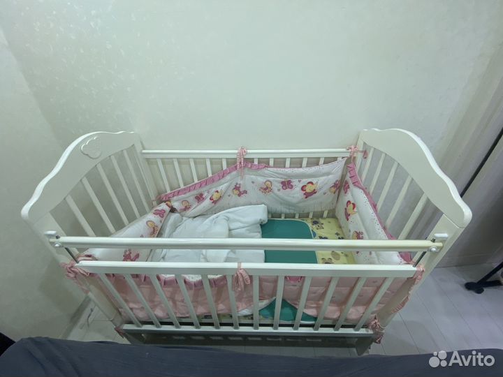 Кроватка с матрасом и мягкими бортами