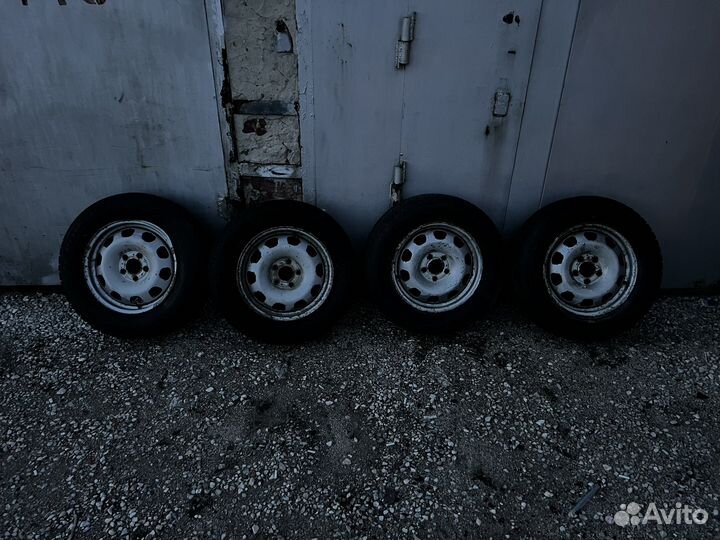 Bridgestone Blizzak Revo GZ 215/65 R16