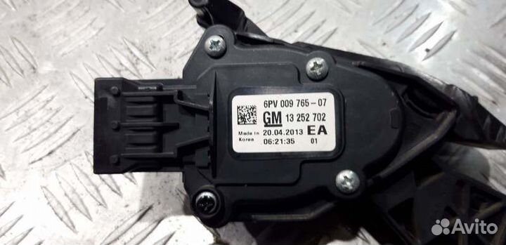 Педаль газа Chevrolet Cruze J300