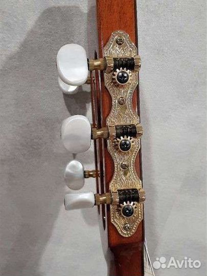 Испанская гитара с автографом Paco De Lucia