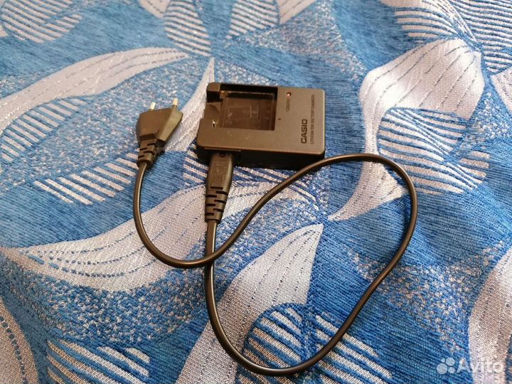 Зарядное устройство на фотоаппарат Casio и провода