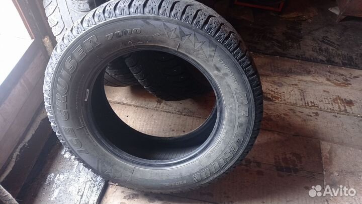 Bridgestone Ice Cruiser 7000 215/65 R16 20B
