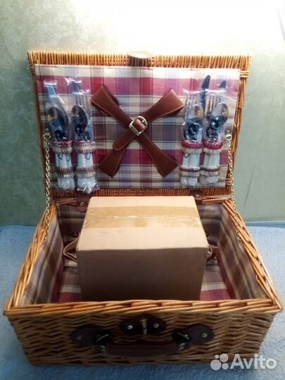 Корзина для пикника с посудой