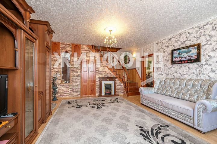 Коттедж 176,1 м² на участке 21,7 сот.