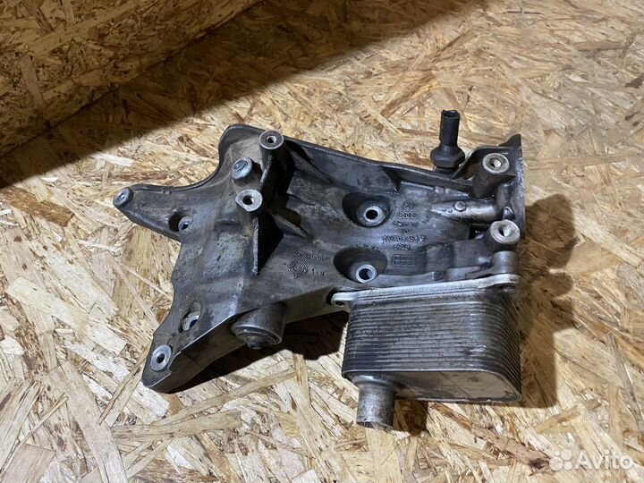 Кронштейн генератора VW Passat B6 05-11