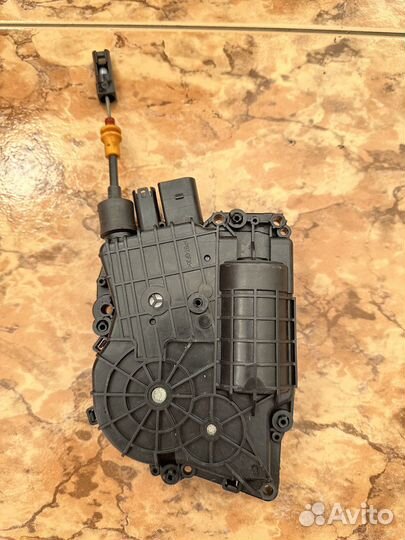 Доводчик двери BMW E70