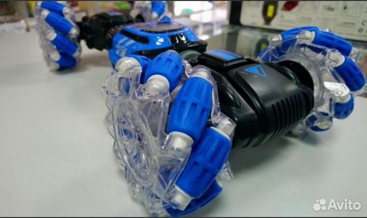 Машинка трансформер управляется жестами