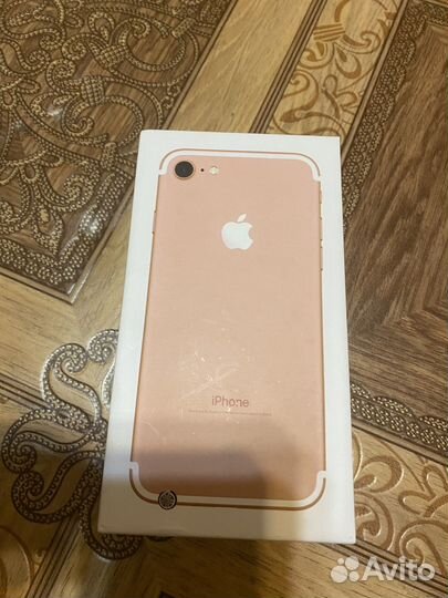 Телефон iPhone 7