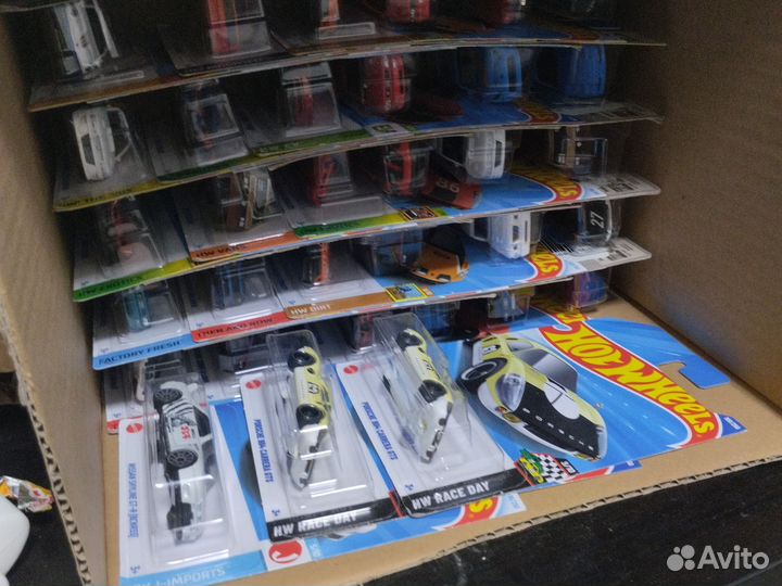 Hot wheels машинки