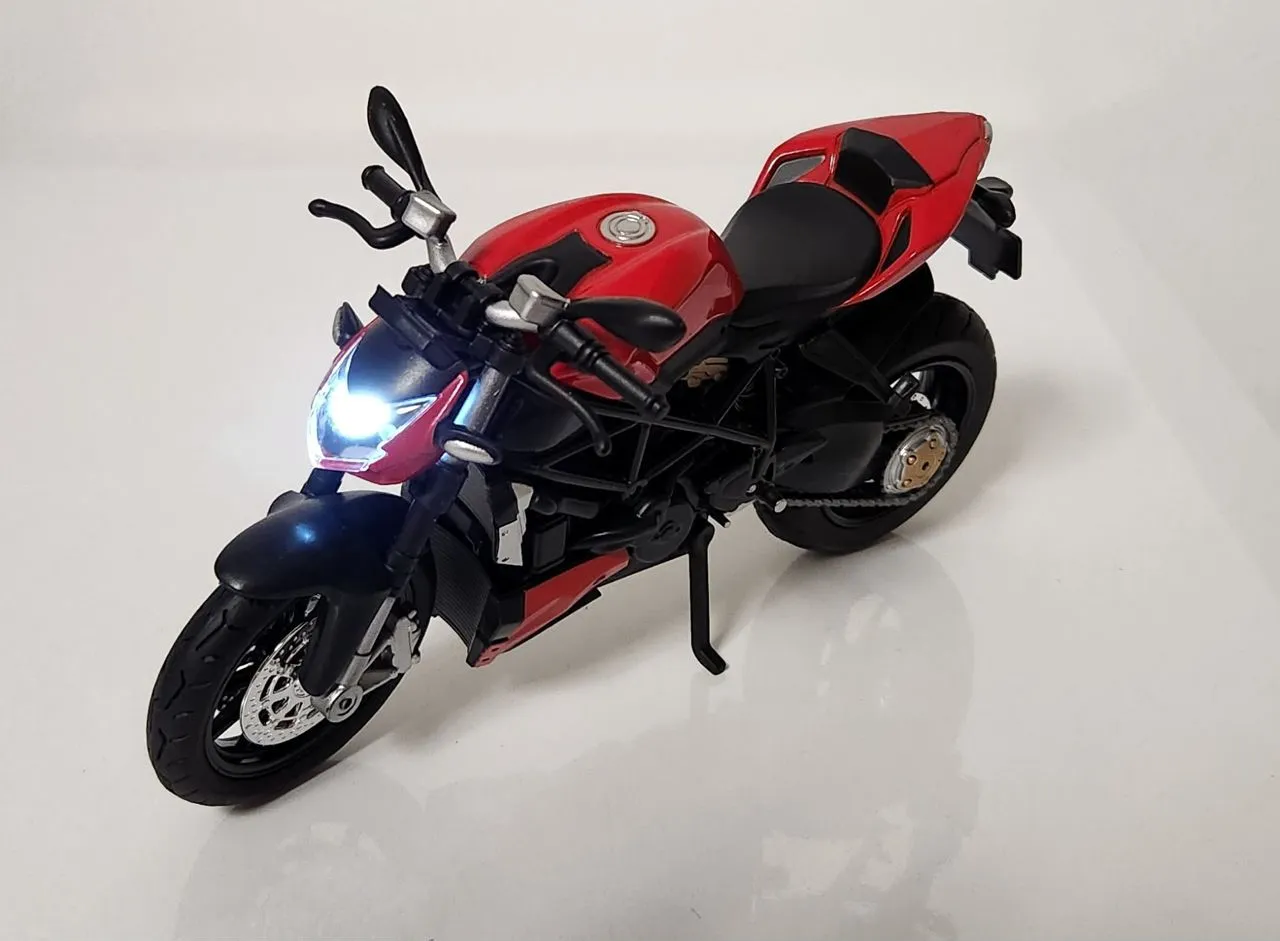 Модель мотоцикла Ducati Streetfighter