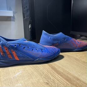 Сороконожки adidas predator edge 1