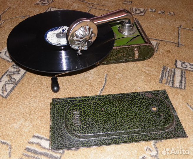 Патефон малютка или окопный из СССР 1940-е