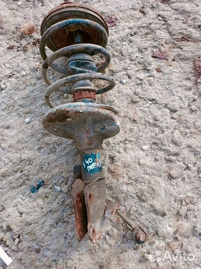 Амортизатор передний правый Volvo s40