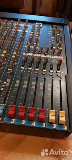 Микшерный пульт allen & heath