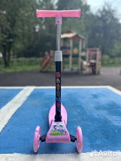 Самокат детский трехколесный новый