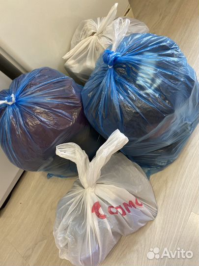 Вещи женские и мужские(м-м,ж,s)